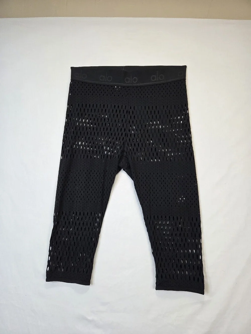 Alo Yoga High Waist Mesh Capri Leggings Black Laser Cut Size L